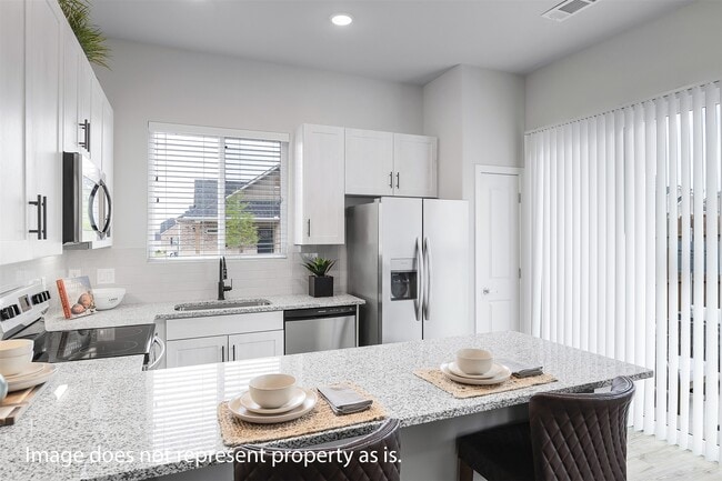 Building Photo - 7213 Tall Tree Dr