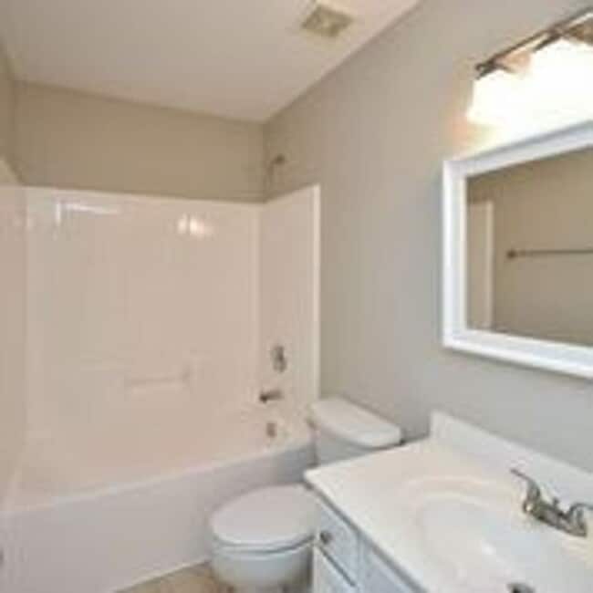 Building Photo - Lovely, Move in Ready 2 Bedroom in Stallin...