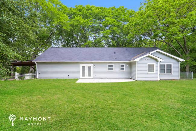 Building Photo - 4-Bedroom Home with Bonus Living Area