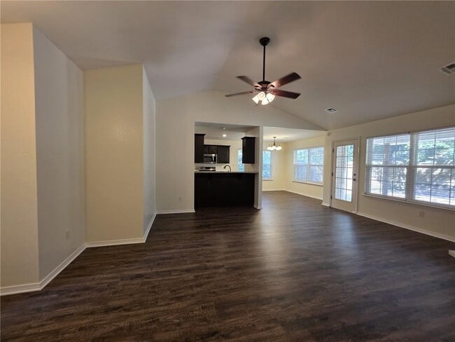 Building Photo - 2 Sidebottom Cir