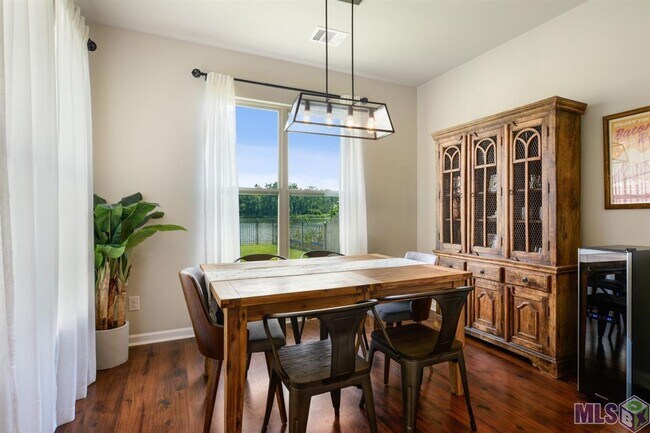 Building Photo - 3 Bedroom Home with Stunning Lake Views in Pelican Lakes Subdivision