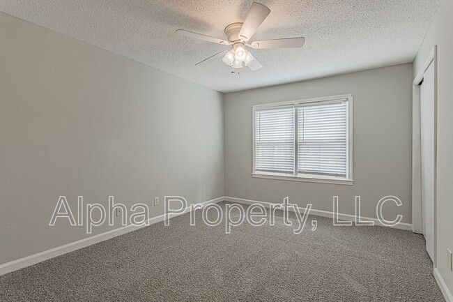 Building Photo - 501 Edwards Rd