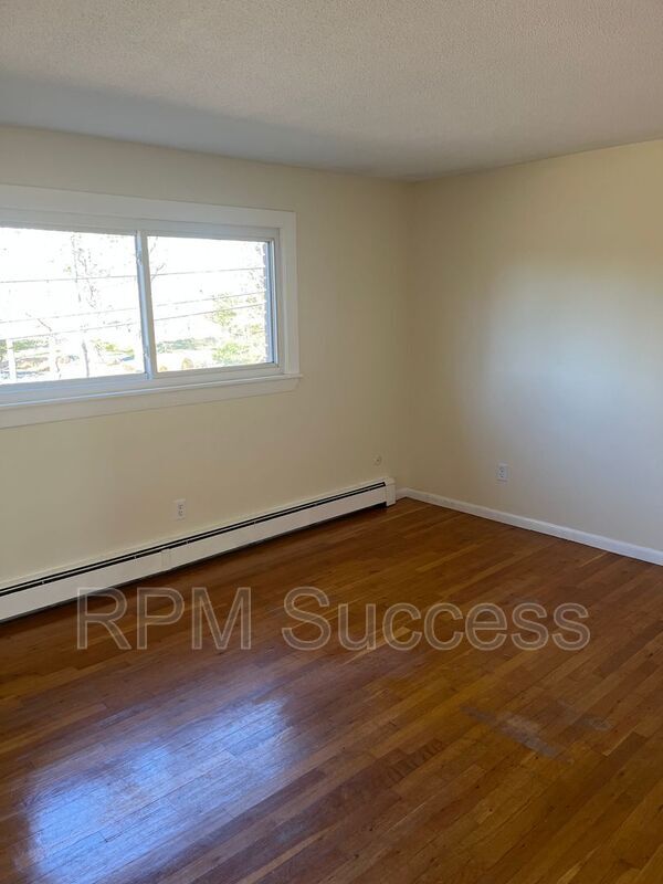 Building Photo - 841 Tucker Rd