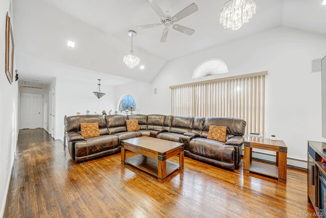 Building Photo - 475 Old Country Rd