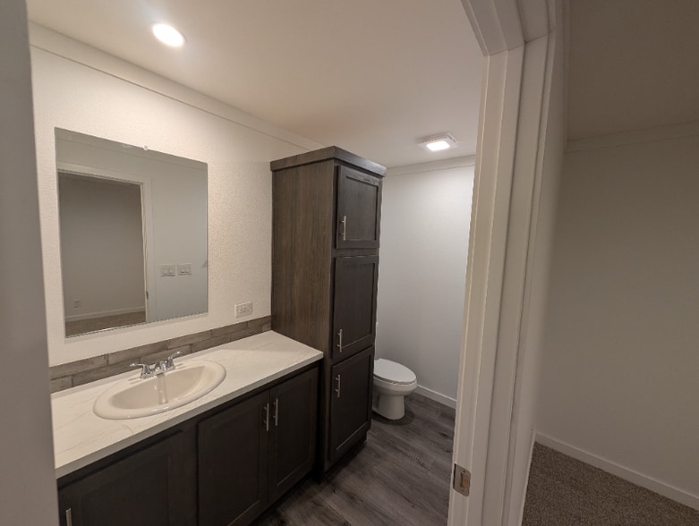 Building Photo - 39021 Holly Ln