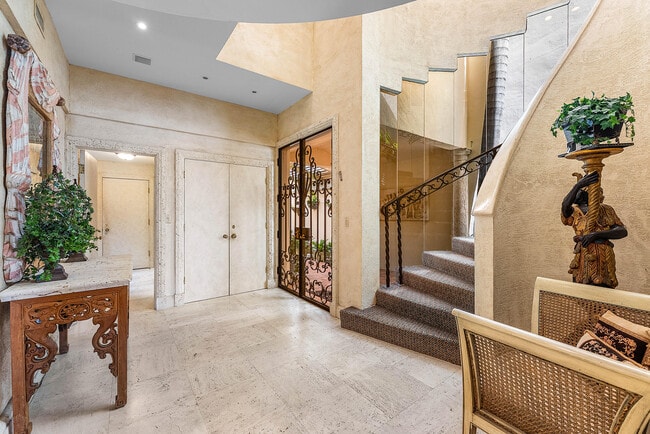 Building Photo - 13 Sloans Curve Dr