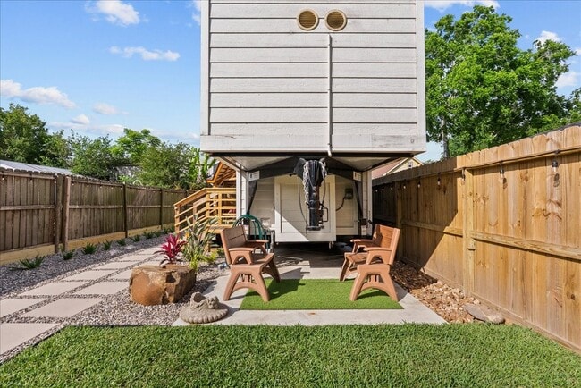 Building Photo - 4734 Oleander St