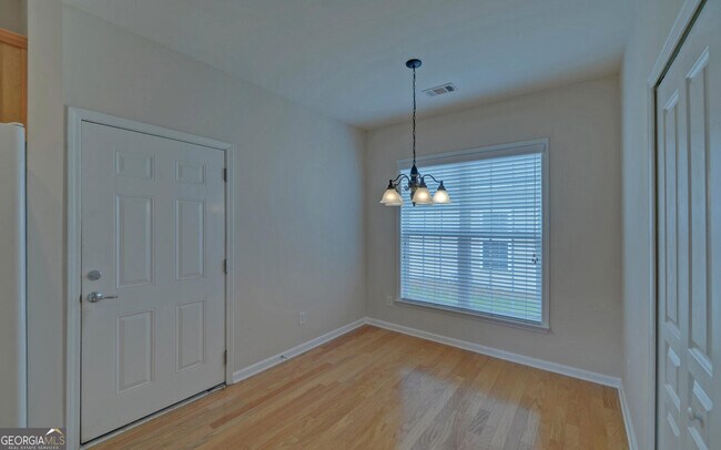 Building Photo - 6218 Azalea Way