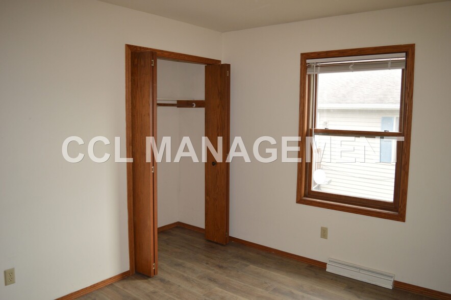Building Photo - 2289 S Thompson Dr