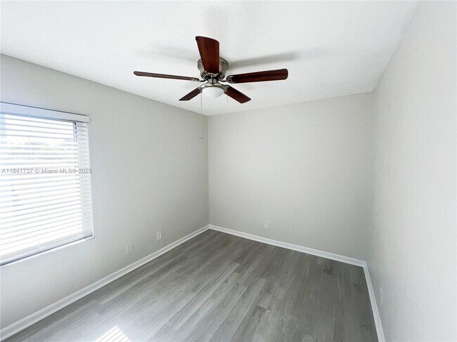 Building Photo - 5565 SW 43rd St