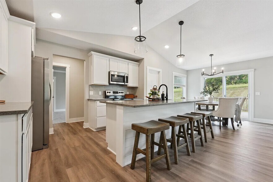 Building Photo - 519 Meadows Ct