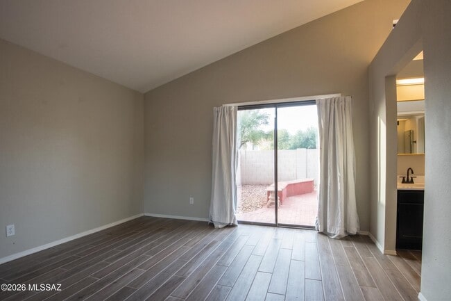Building Photo - 321 E Fieldcrest Ln