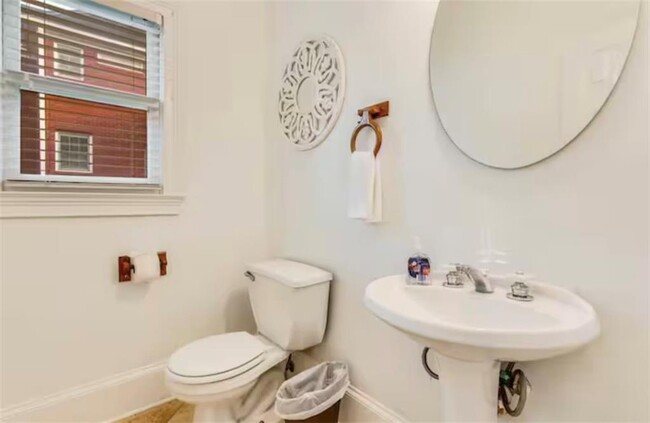 Building Photo - 1408 Aramore Dr SE