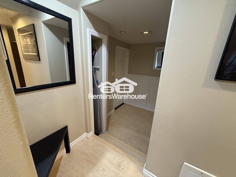 Building Photo - 6514 Phinney Ave N