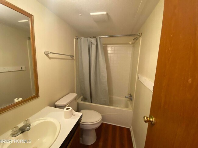 Building Photo - Cute Home Located in the center of everything