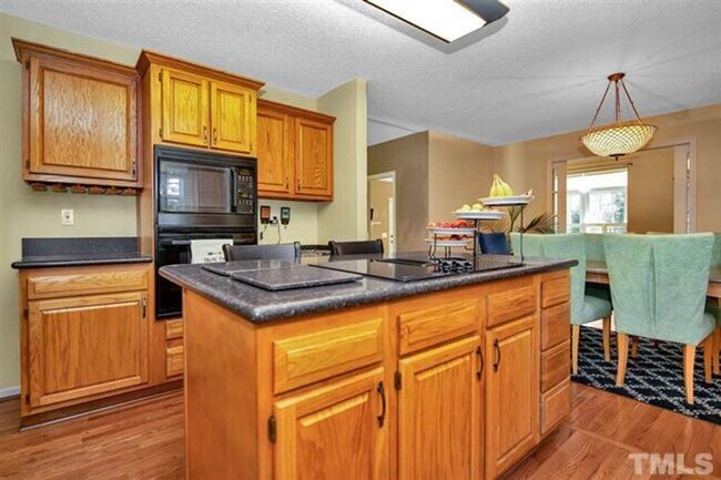 Building Photo - Ranch Home Available - Walk to Downtown Wake Forest!