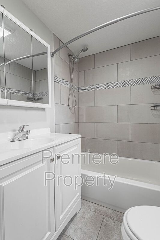 Building Photo - 15400 E 54th St