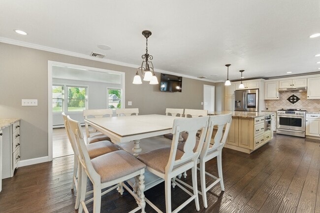 Building Photo - 121 Indian Meadow Dr