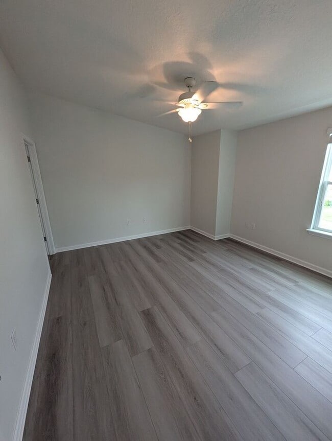 Building Photo - Stunning Townhome off SR 16 on Sebatian Cove