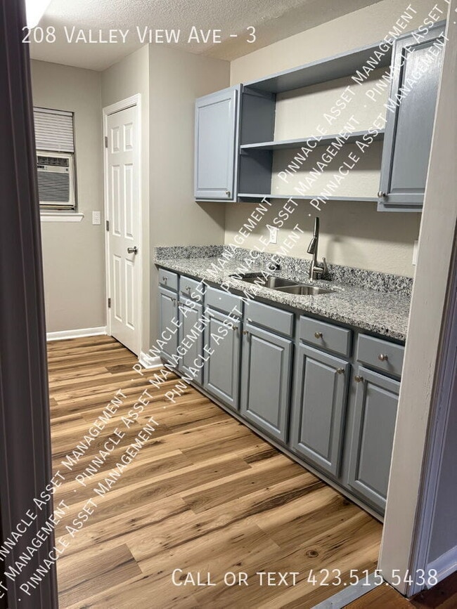 Building Photo - 208 Valley View Ave