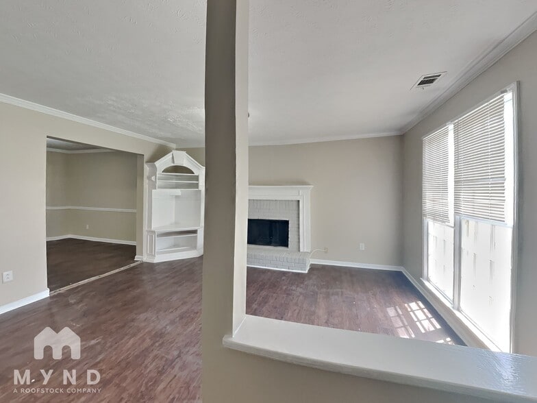 Building Photo - 717 Redland Dr