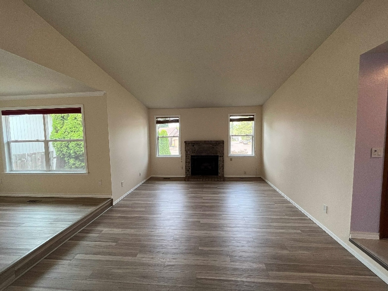 Building Photo - 15546 NW White Fox Dr