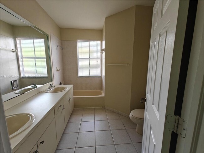 Building Photo - 27563 SW 137th Ct