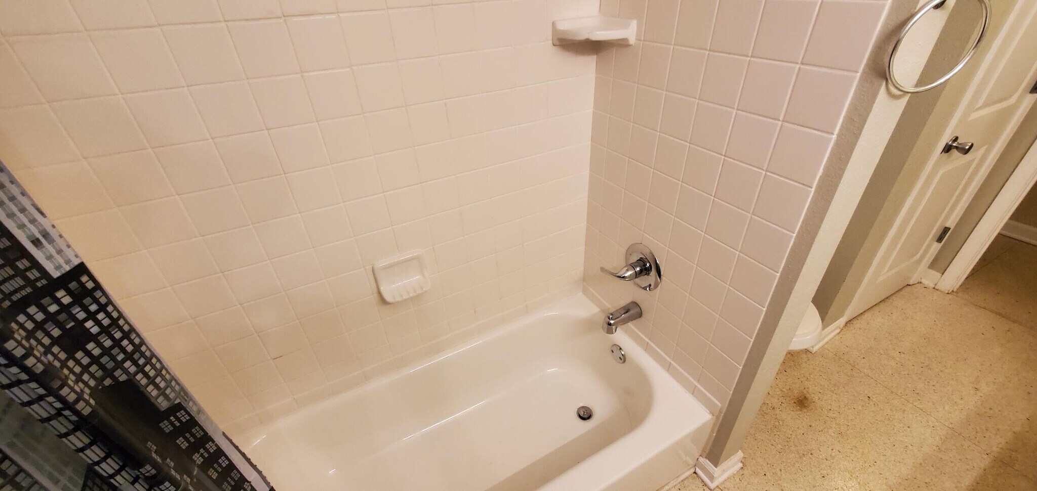 Guest Bathroom - 117 12th St