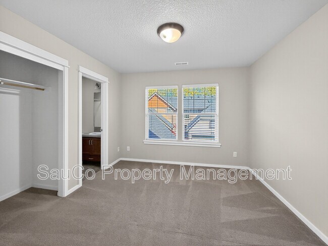 Building Photo - 7261 NE Stoneybrook St