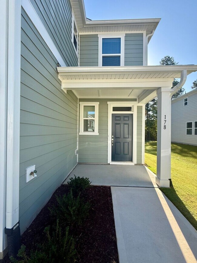 Primary Photo - Three bedroom, 2.5 bath townhome in Mebane...