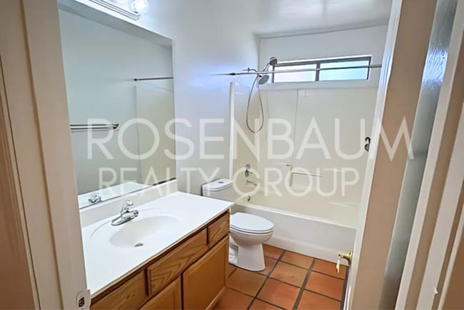 Building Photo - Beautiful 4-bedrooms, 2-baths home in Pres...