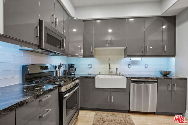 Building Photo - 16123 W Sunset Blvd
