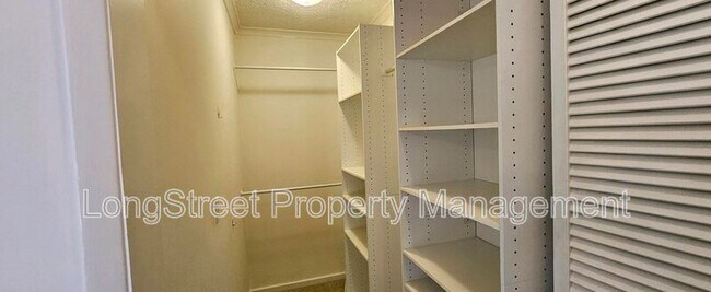 Building Photo - 6910 SW 11th Dr