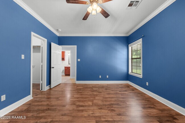 Building Photo - 128 Bottle Brush Ln