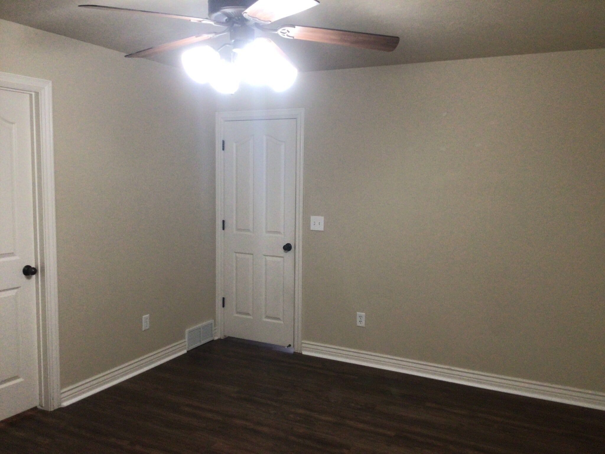 Building Photo - 7134 S Sorrento Way