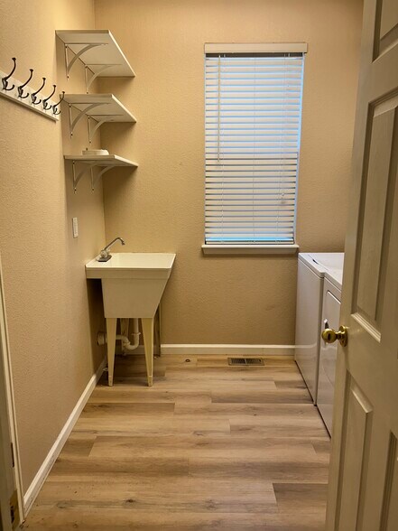 Laundry - 14263 Jared Ct