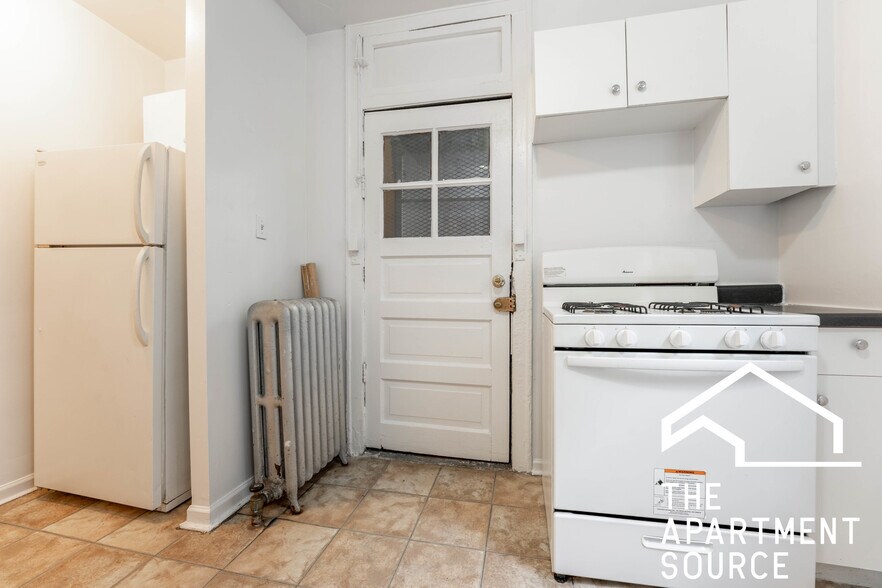 Building Photo - 2337 N Spaulding Ave