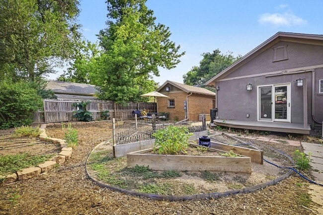 Building Photo - Charming Platte Park Bungalow Just Steps from South Pearl Street