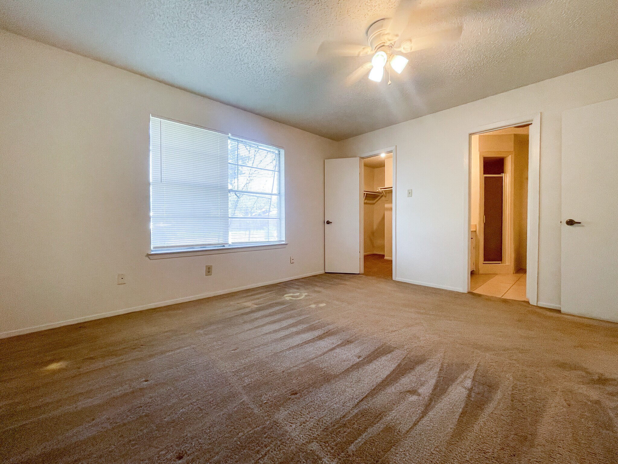 Building Photo - 105 Lindenwood Ln N