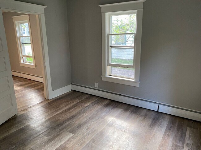 Building Photo - 3 Bed 1 Bath Single Family Home in Rhinelander