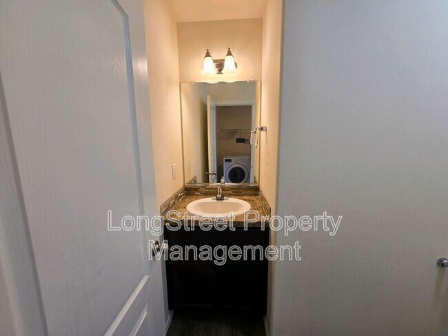 Building Photo - 4437 Creel Ave