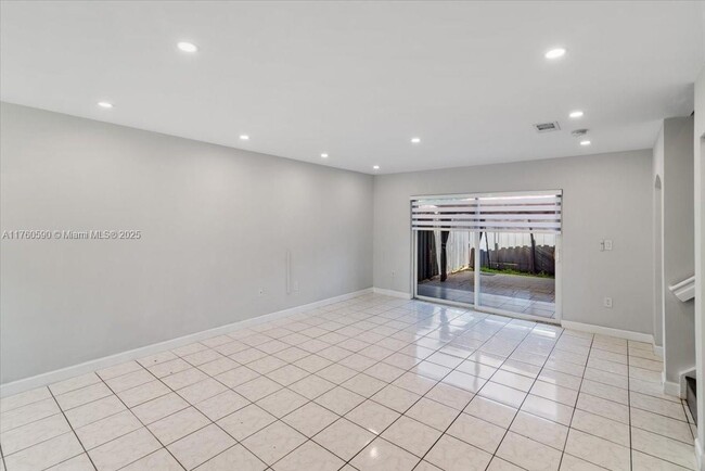 Building Photo - 360 NW 114th Ave