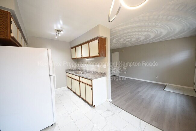Building Photo - 405 Clifton St