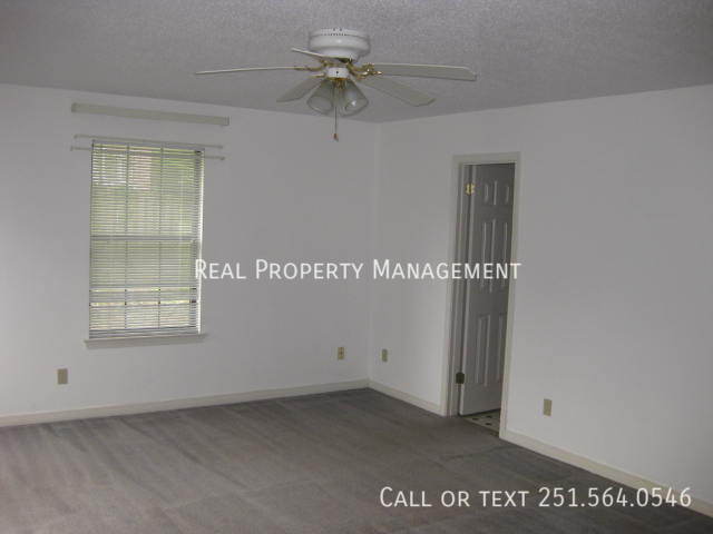 Building Photo - 420 Lakeview Dr W