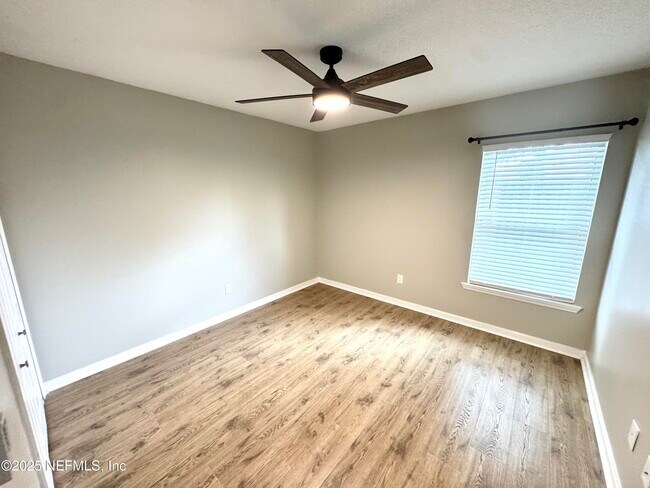 Building Photo - 12850 Chets Creek Dr N