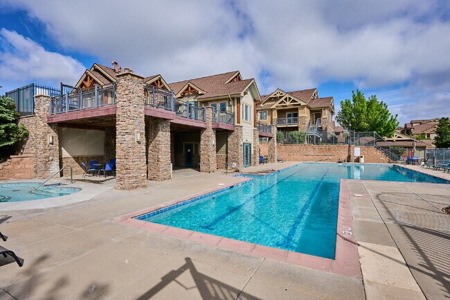 Building Photo - "Charming 2-Bed, 2-Bath Condo Retreat in Littleton - 870 Sq Ft of Cozy Elegance!"
