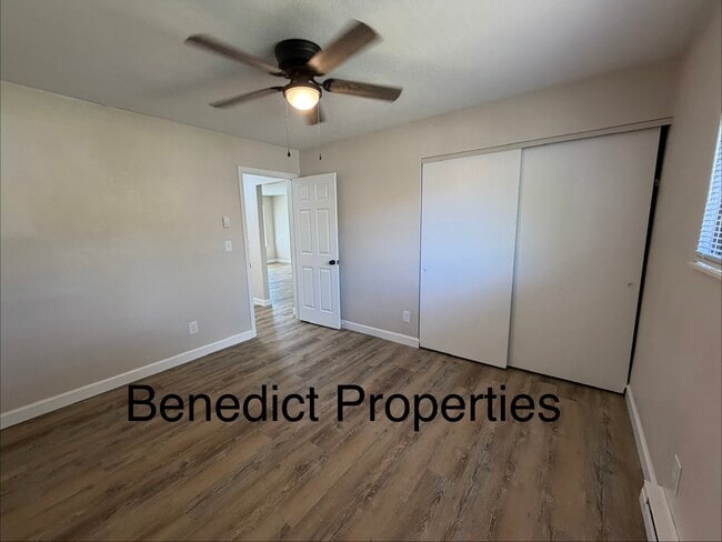 Building Photo - Maple St