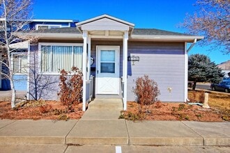 Building Photo - 2 Bed 1 Bath Apartment in Well Maintained Neighborhood!