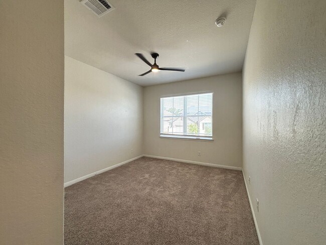 Building Photo - Beautiful 4-Bedroom Home with Free Communi...