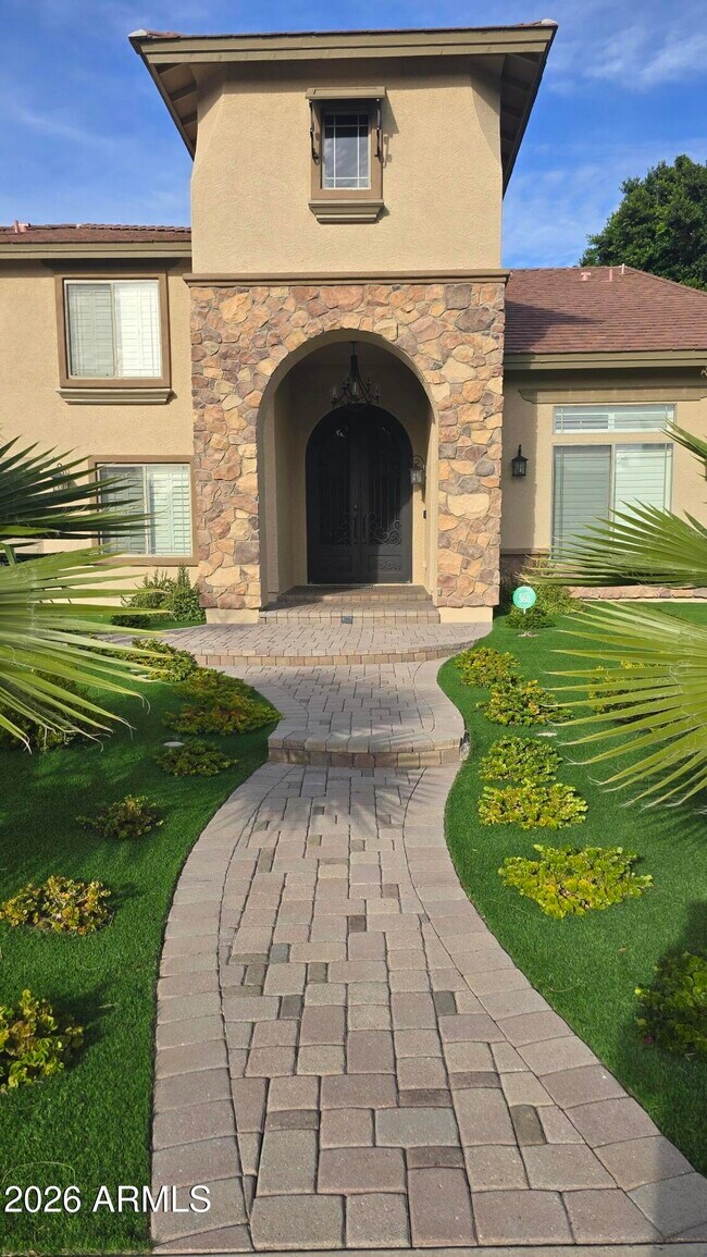 Building Photo - 9658 W Pinnacle Vista Dr